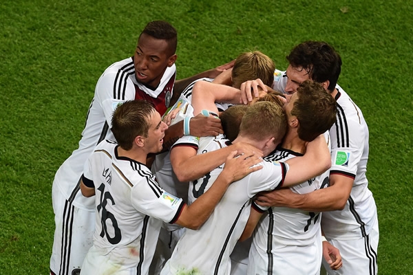 Alemania tocó la gloria con gol de Goetze.