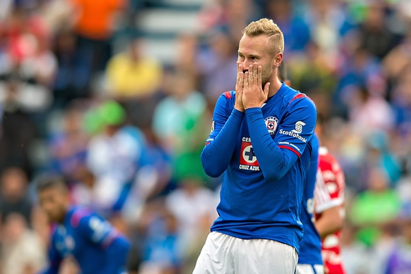 Alemao perdonó frente al arco de los Xolos.
