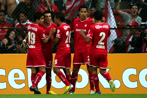 Almazán pone el segundo en favor de Diablos. Fue de Tiro libre.