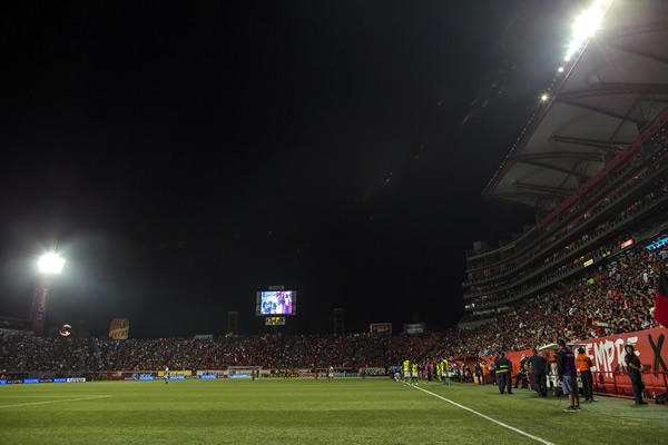 Alrededor de 10 minutos el juego se detuvo por falta de luz.