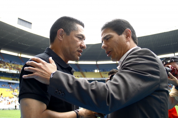 Ambriz y Sosa se desearon suerte previo al duelo.