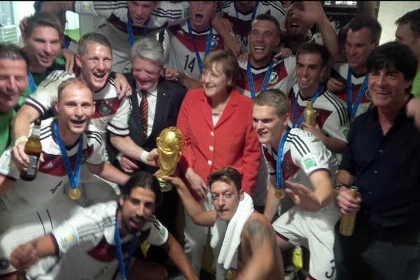 Angela Merkel, felicitó a Alemania por el campeonato.