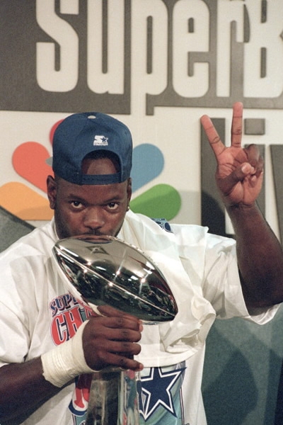 Un año después, Dallas venció de nuevo a Buffalo. Emmitt Smith con el Lombardi. 