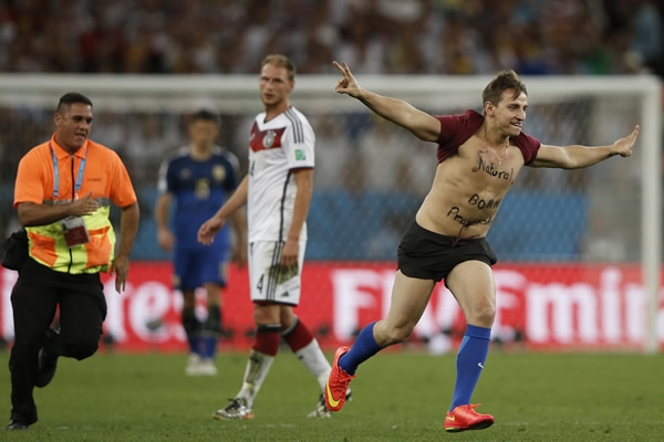 Apareció un espontáneo en la cancha del Maracaná.