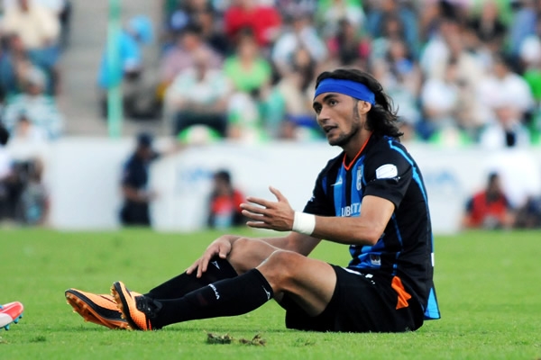 Apodí se la vivió en el suelo ante las faltas de Abella.