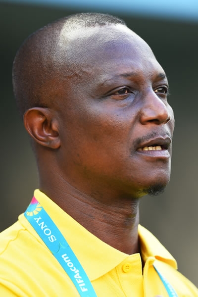 Appiah siguió de cerca las jugadas de sus dirigidos.