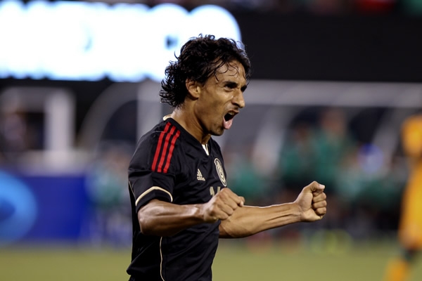Arce cantó con todo el segundo gol de Peralta, el tercero de México.