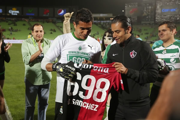 Atlas reconoció a su canterano por sus 698 partidos en Primera.