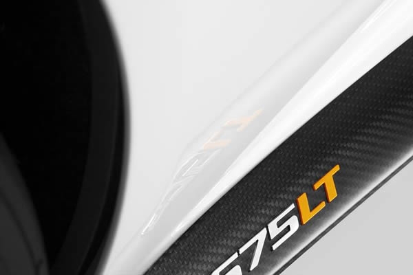 au7