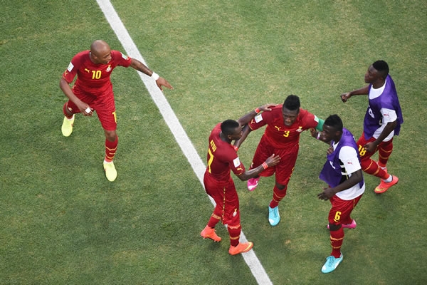 Con baile la Selección de Ghana celebró su gol que le valió el empate a uno.