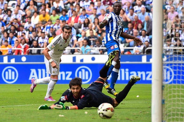 Bale marcó dos tantos en el campo del Deportivo.