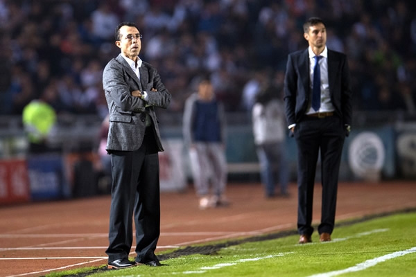 Barra siguió de cerca las jugadas de los suyos.