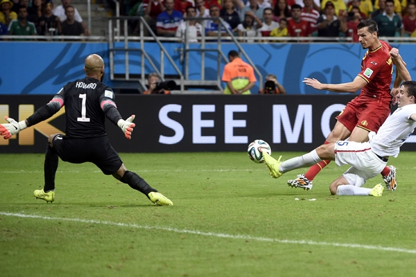 Bélgica sigue intentando abrir el marcador.