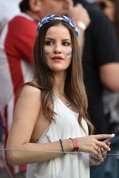 Belleza griega llamó la atención de los fotógrafos.