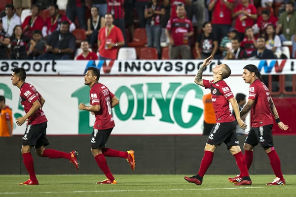 Benedetto abrió el marcador a pocos minutos de arrancar el juego.