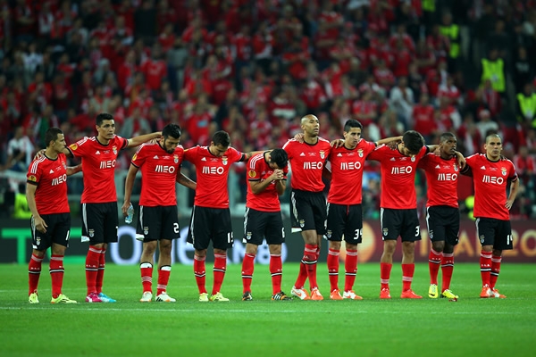 Benfica esperaba una falla en el Sevilla.