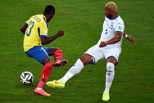 Bernárdez detuvo a Enner Valencia.