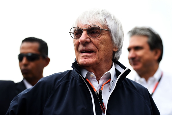 Bernie Ecclestone no podía faltar al festejo.