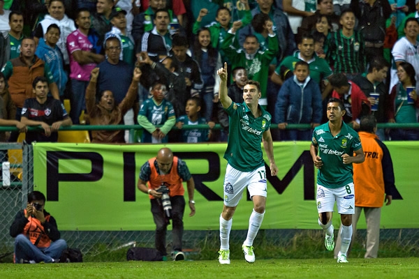 Boselli abrió el marcador por la vía del penal.