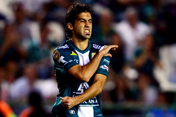 Britos falló un penal al minuto 63, dejó ir la victoria.