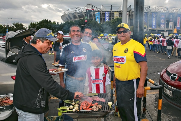 Buen ambiente se vivió previo al Clásico.