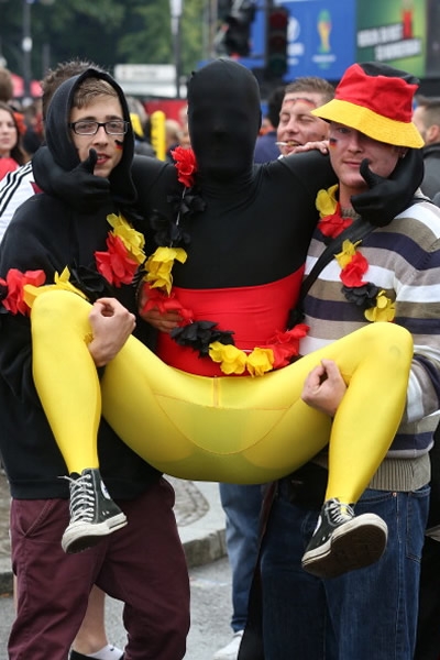 Buenos disfraces hubo entre la afición germana.