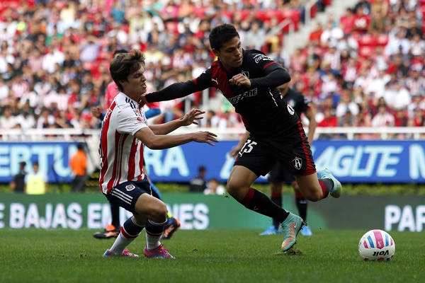 Buenos pases de Fierro que no aprovechó el resto del equipo.