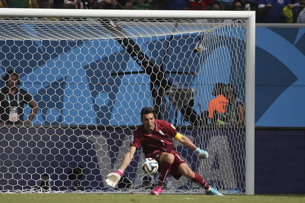 Buffon tuvo mucho trabajo.