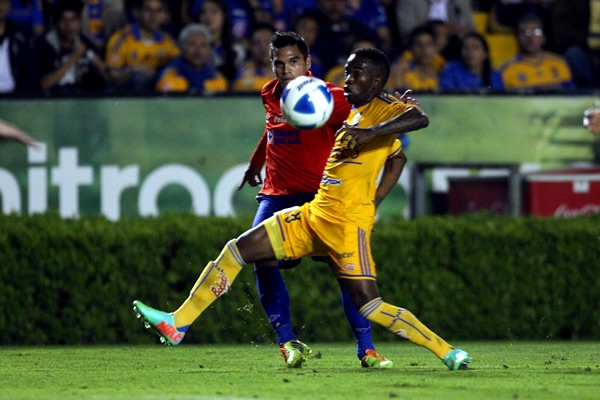 Burbano fue el artifice de los contragolpes locales.