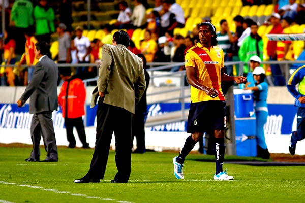 Bustos manda a Huiquí para contrastar las decisiones del Diablo.