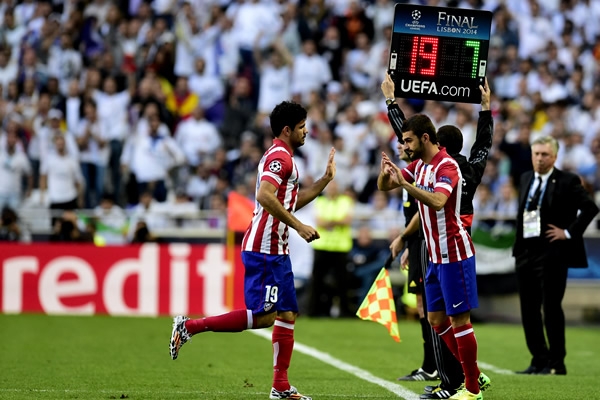 Cambio del Atlético de Madrid al minuto nueve.