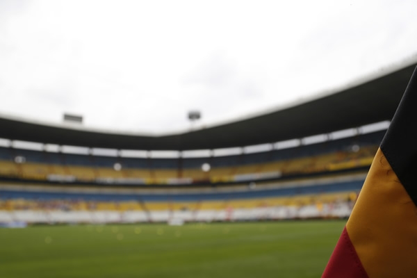 La cancha del Jalisco recibe el duelo entre UdeG y Chivas.