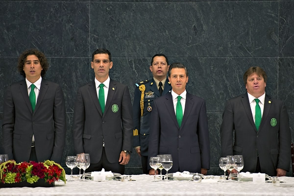 El Capitán del Tri entonó el Himno Nacional con el Presidente y Herrera.