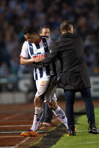 Cardona salió de cambio, muy aplaudido por la afición.