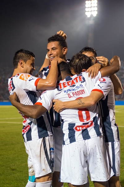 Cardozo hizo estallar el Tecnológico con el tercer gol del local.