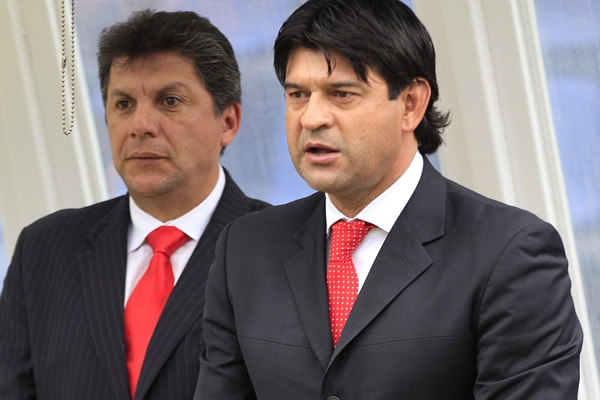 Cardozo luce ansioso al inicio del encuentro.