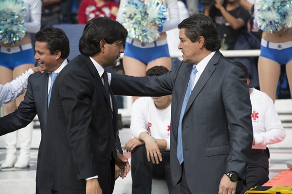 Cardozo y Tena se saludaron cordialmente.