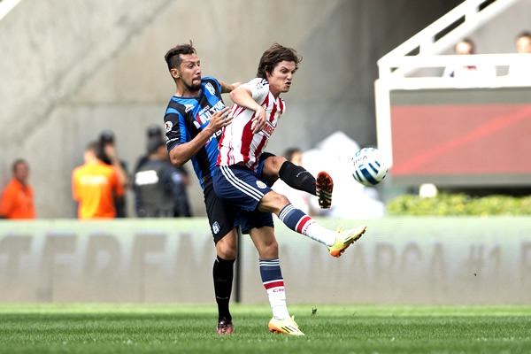 Carlos Fierro entró de cambio por Aldo de Nigris.