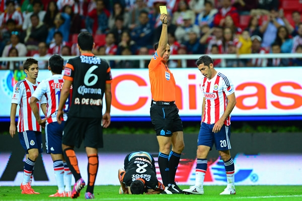 Castro encabezó la lista de amonestados.