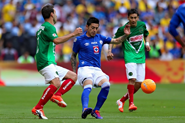 Chávez juega más adelantado tras las facilidades del América.