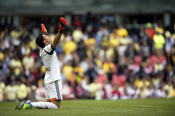 Clásico ritual de Rodríguez antes del encuentro.