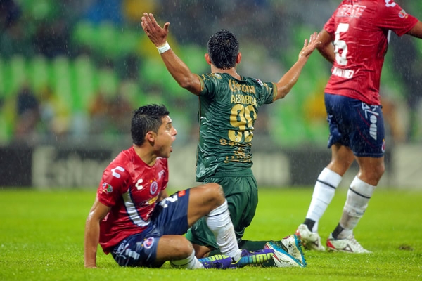 Complicadas jugadas se vivieron debido a las condiciones climáticas.