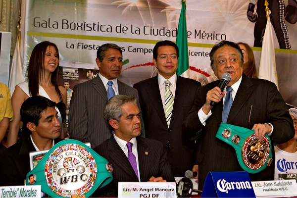 Con el ex campeón mundial Erick El Terrible Morales.