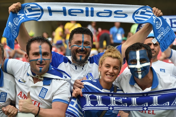 Con la ilusión de avanzar a Cuartos, los griegos apoyaron a su Selección.