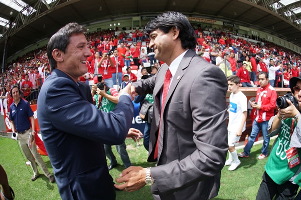 Cordial saludo entre Caballero y Cardozo.