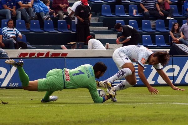 Corona reafirmando su calidad que lo coloca como uno de los mejores arqueros de México.