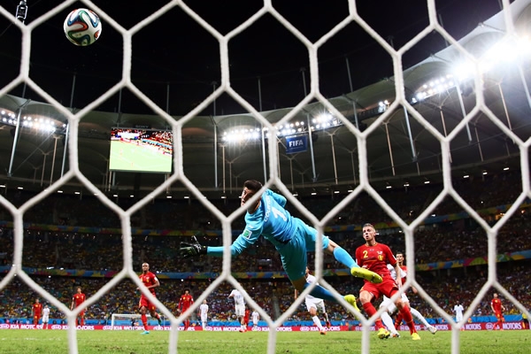 Courtois no pudo atajar el gran disparo.