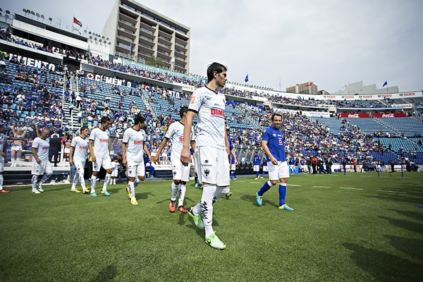 Cruz Azul y Monterrey hacen su debut en el Apertura 2013.