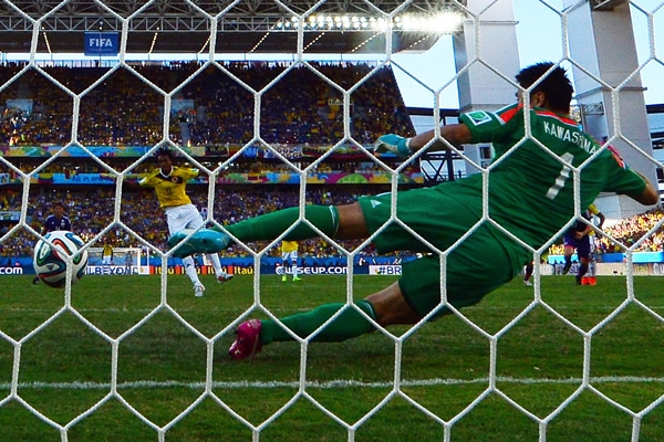 Cuadrado cambió el penal por el primer gol para Colombia.