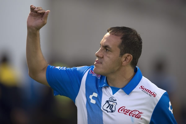Cuauhtemoc Blanco comenzó el partido en la banca.